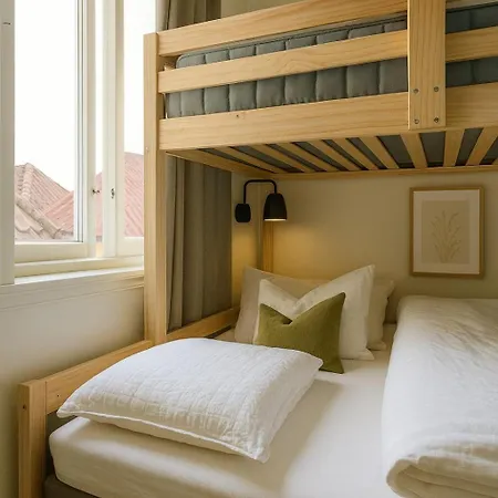 Quartet Bryggen - Quiet And Cozy - Norwegians Minimum Age 25