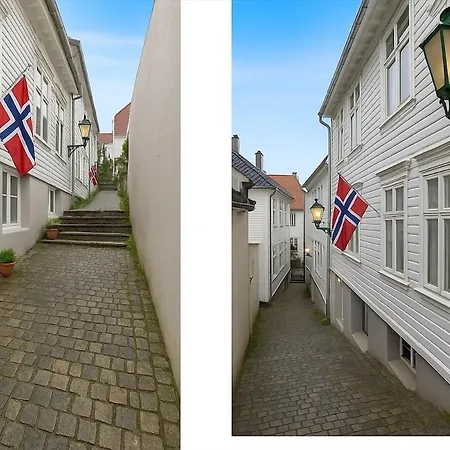Quartet Bryggen - Quiet And Cozy - Norwegians Minimum Age 25 * Берген