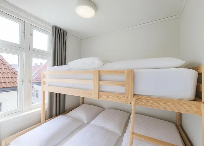 Quartet Bryggen - Quiet And Cozy - Norwegians Minimum Age 25 *